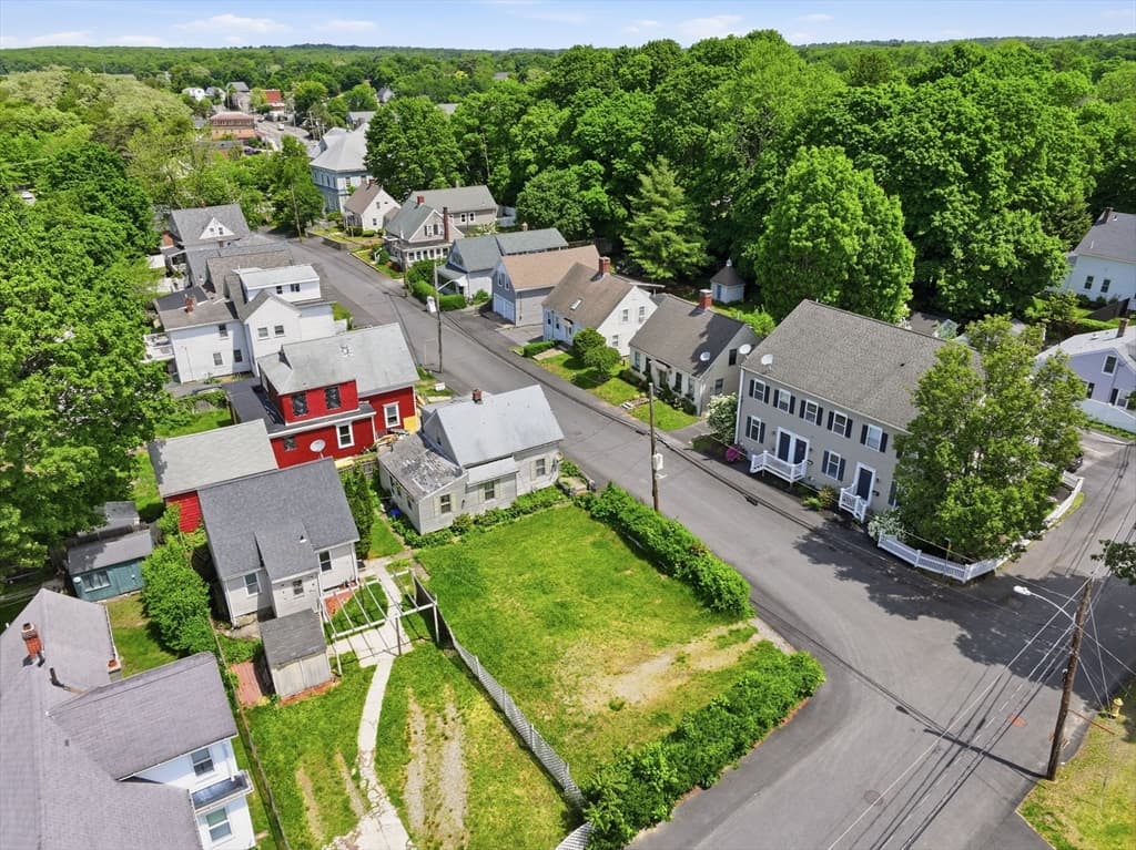 Single Family Residence at 35 School St, Weymouth MA 02189, photo 7 of 13
