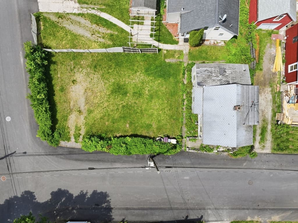 Single Family Residence at 35 School St, Weymouth MA 02189, photo 3 of 13