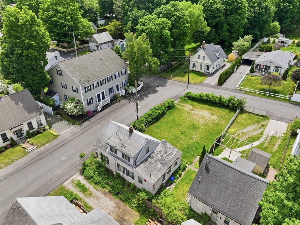 Single Family Residence at 35 School St, Weymouth MA 02189, photo 4 of 13