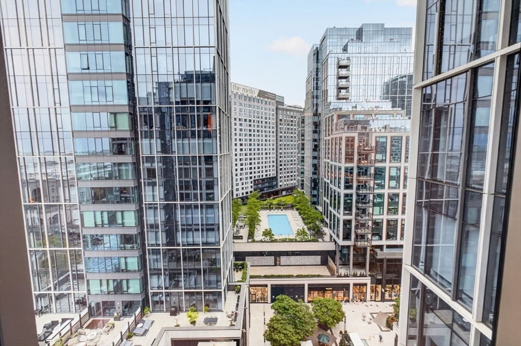 Condominium at 133 Seaport Blvd # 1517, Boston MA 02210, photo 32 of 34