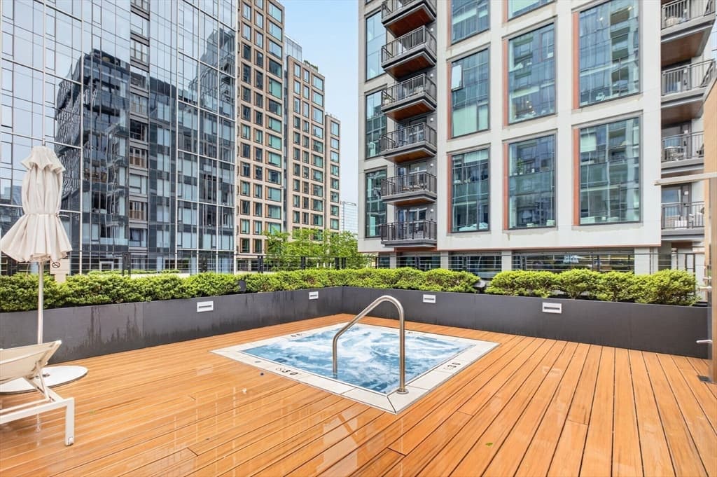 Condominium at 133 Seaport Blvd # 1517, Boston MA 02210, photo 28 of 34