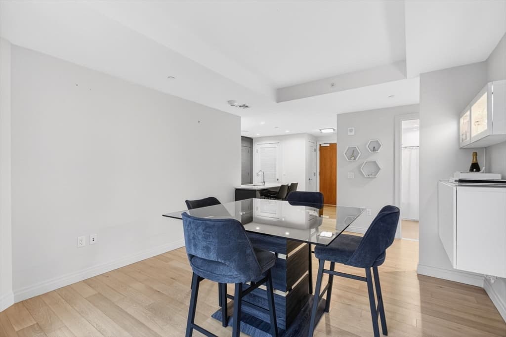 Condominium at 133 Seaport Blvd # 1517, Boston MA 02210, photo 20 of 34
