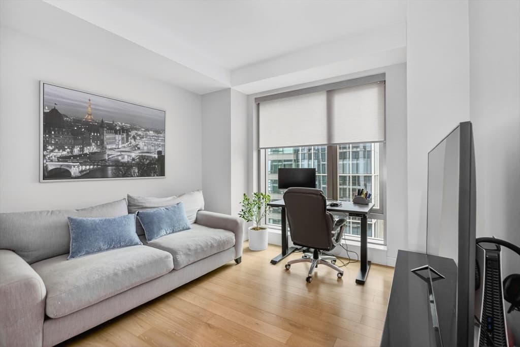 Condominium at 133 Seaport Blvd # 1517, Boston MA 02210, photo 9 of 34