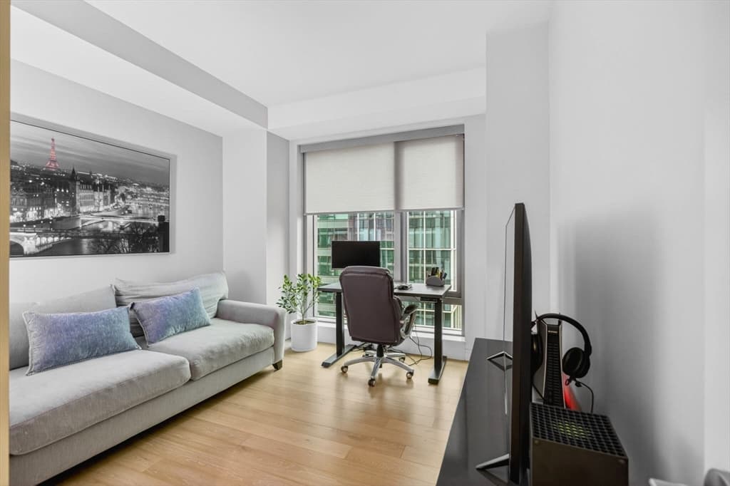 Condominium at 133 Seaport Blvd # 1517, Boston MA 02210, photo 10 of 34