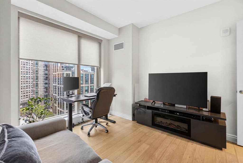 Condominium at 133 Seaport Blvd # 1517, Boston MA 02210, photo 11 of 34