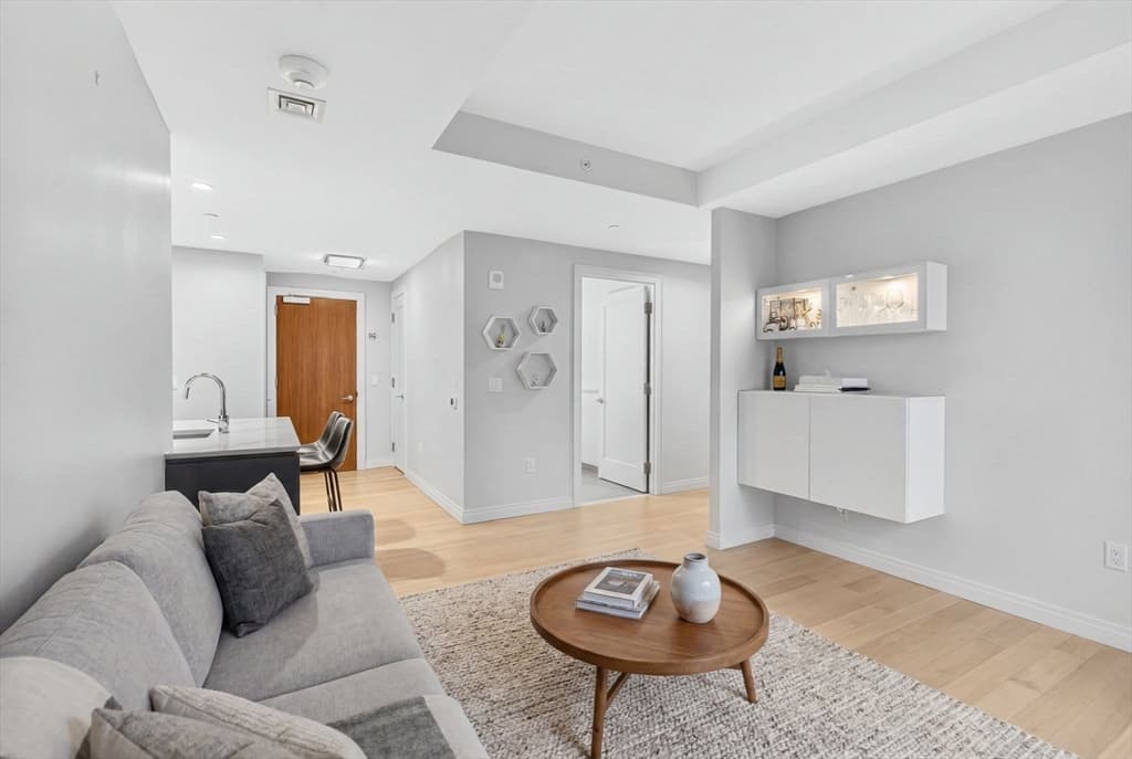 Condominium at 133 Seaport Blvd # 1517, Boston MA 02210, photo 19 of 34