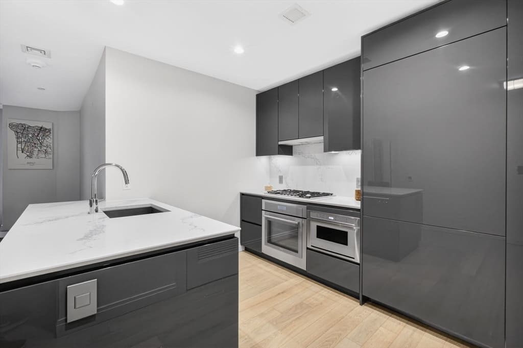 Condominium at 133 Seaport Blvd # 1517, Boston MA 02210, photo 25 of 34