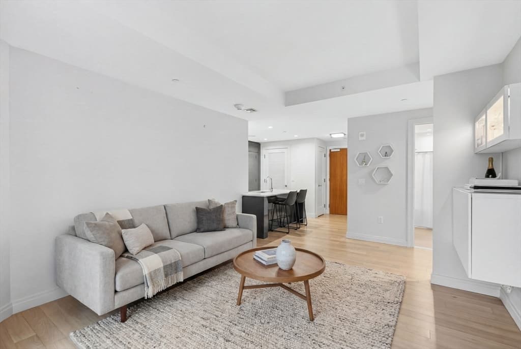 Condominium at 133 Seaport Blvd # 1517, Boston MA 02210, photo 21 of 34