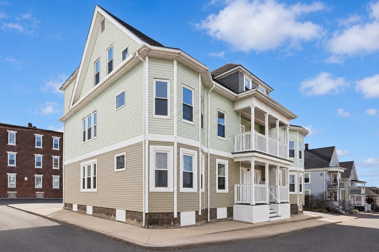 5+ Family - 5+ Units Up/Down at 8-10 & 5 Porter St Ct & Ropes Portfolio, Salem MA 01970, photo 2 of 41