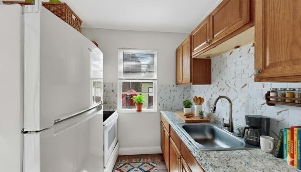 5+ Family - 5+ Units Up/Down at 8-10 & 5 Porter St Ct & Ropes Portfolio, Salem MA 01970, photo 17 of 41