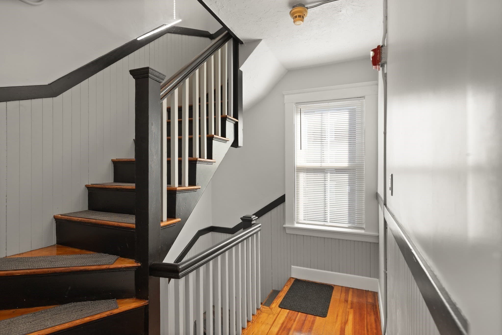 5+ Family - 5+ Units Up/Down at 8-10 & 5 Porter St Ct & Ropes Portfolio, Salem MA 01970, photo 5 of 41