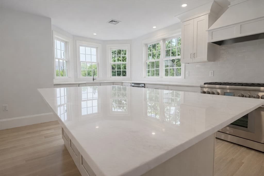 Condominium at 66 Pleasant Street # 2, Marblehead MA 01945, Marblehead, photo 6 of 17