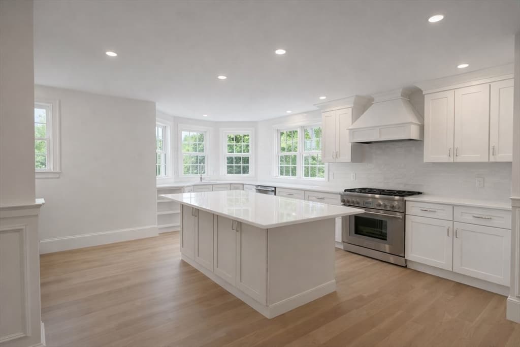 Condominium at 66 Pleasant Street # 2, Marblehead MA 01945, Marblehead, photo 5 of 17