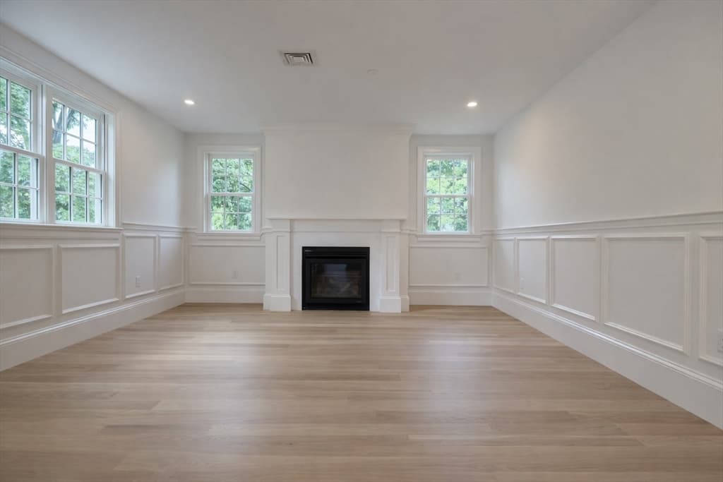 Condominium at 66 Pleasant Street # 2, Marblehead MA 01945, Marblehead, photo 9 of 17