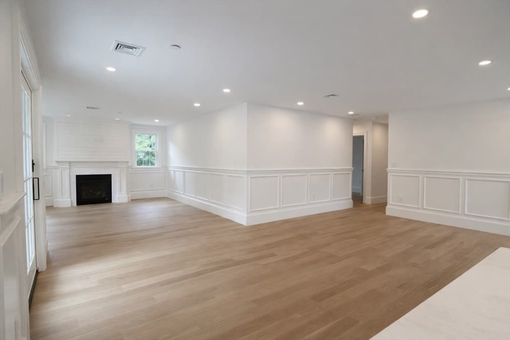 Condominium at 66 Pleasant Street # 2, Marblehead MA 01945, Marblehead, photo 8 of 17