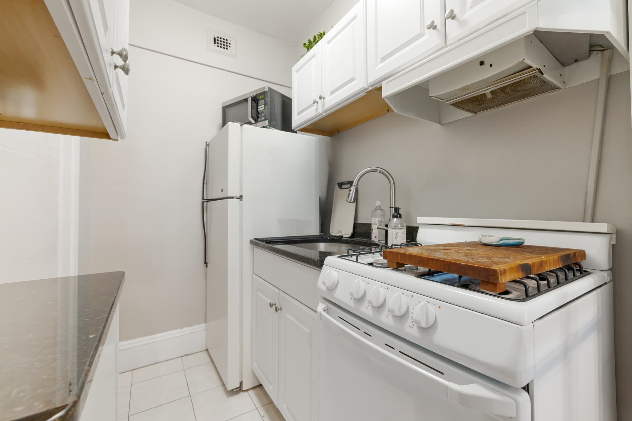 Condominium at 8 Garrison Street # 205, Boston MA 02116, photo 8 of 15
