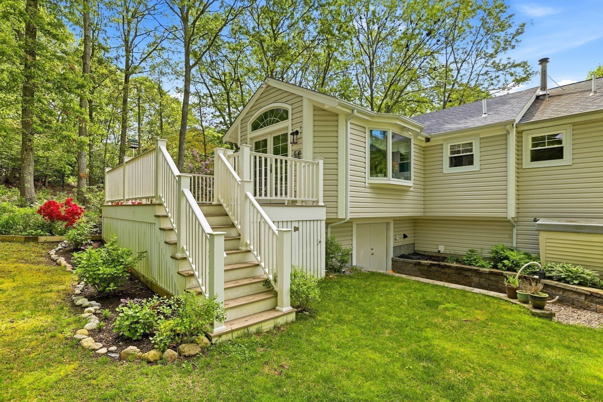 Single Family Residence at 17 Briggs Ave, Bourne MA 02532, photo 3 of 31