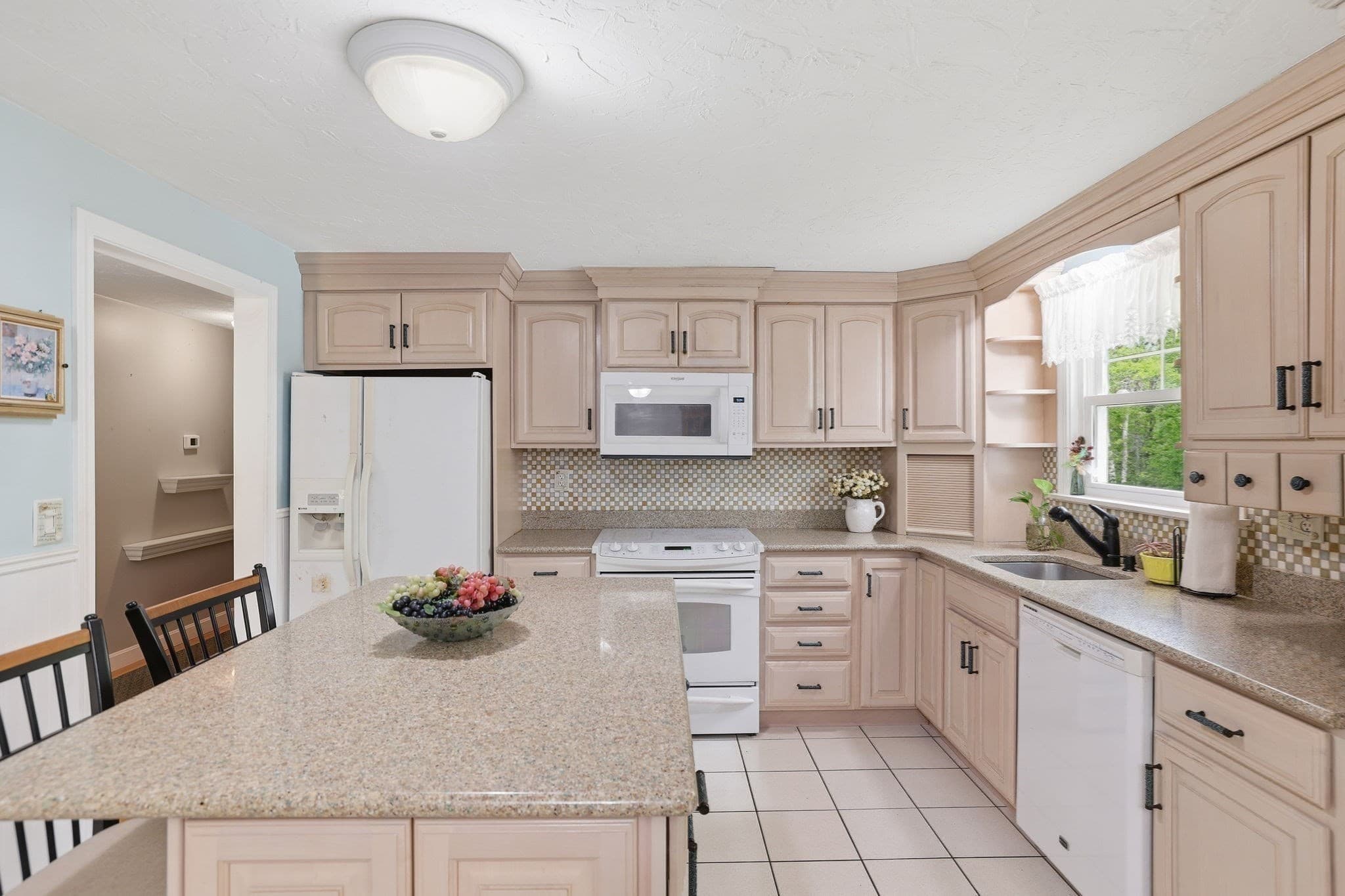 Single Family Residence at 17 Briggs Ave, Bourne MA 02532, photo 8 of 31