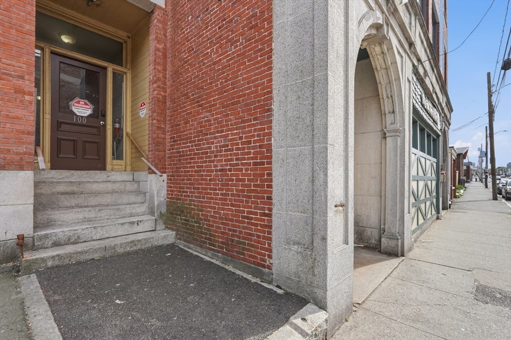 100 Appleton St, Lowell MA 01852 photo 3