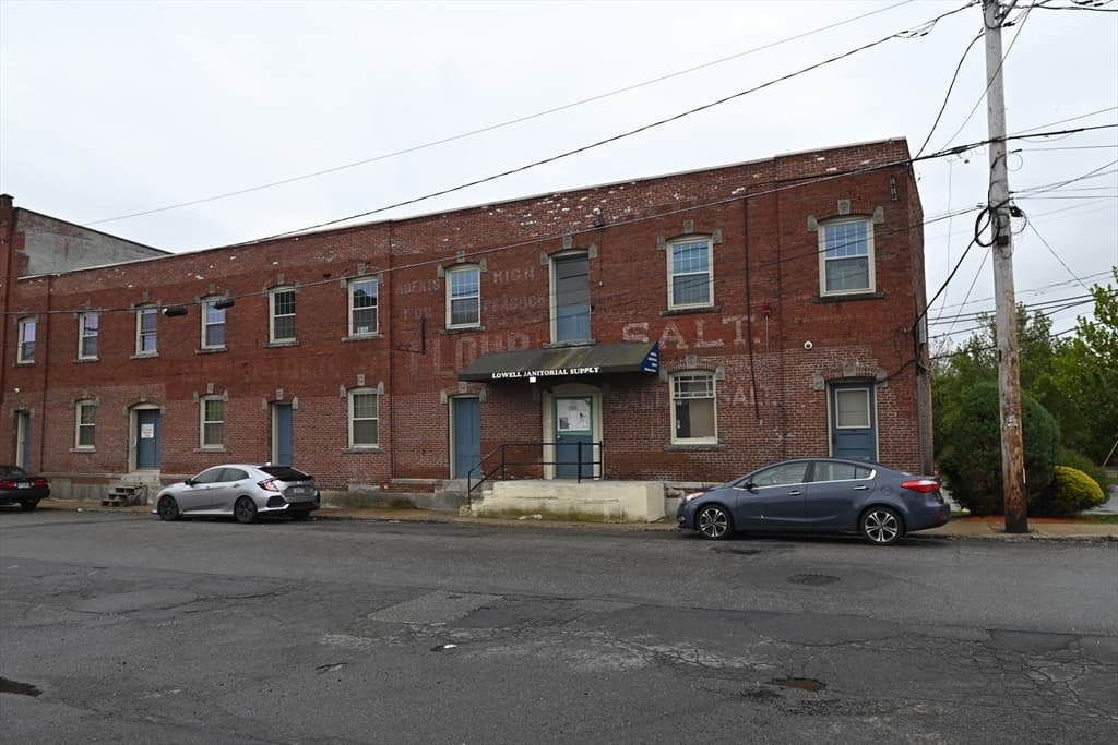 590 Dutton St, Lowell MA 01854 photo 6