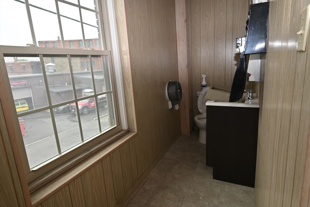 590 Dutton St, Lowell MA 01854 photo 19