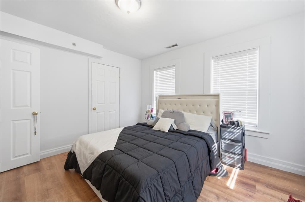 5-9 Family at 8 Cherry St, Lowell MA 01852, Lowell, photo 23 of 32