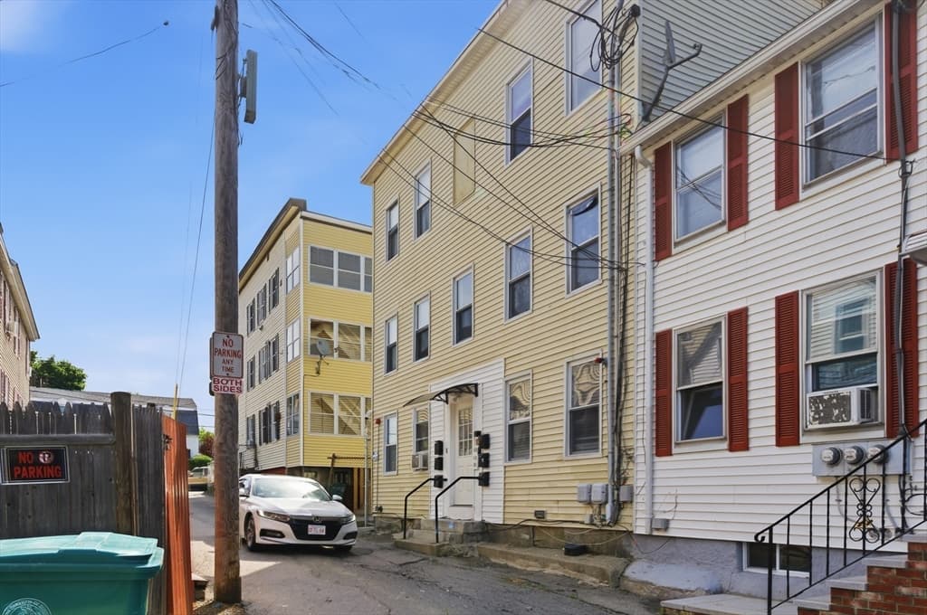 5-9 Family at 8 Cherry St, Lowell MA 01852, Lowell, photo 2 of 32