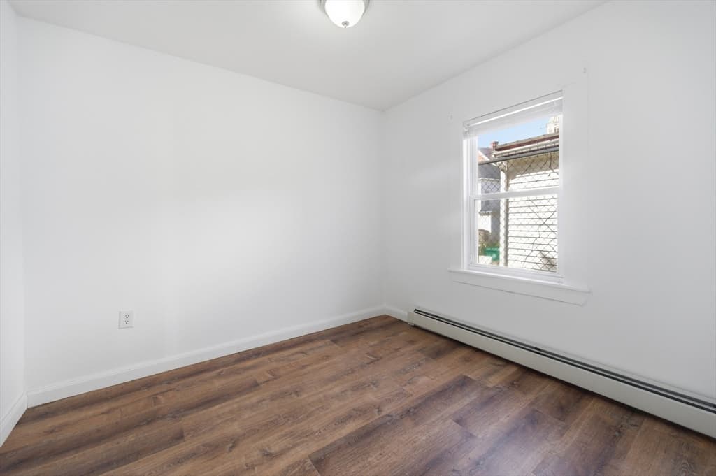 5-9 Family at 8 Cherry St, Lowell MA 01852, Lowell, photo 6 of 32