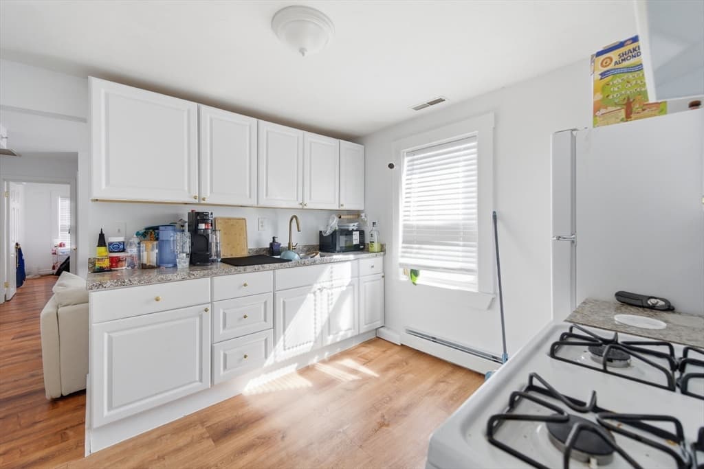 5-9 Family at 8 Cherry St, Lowell MA 01852, Lowell, photo 17 of 32