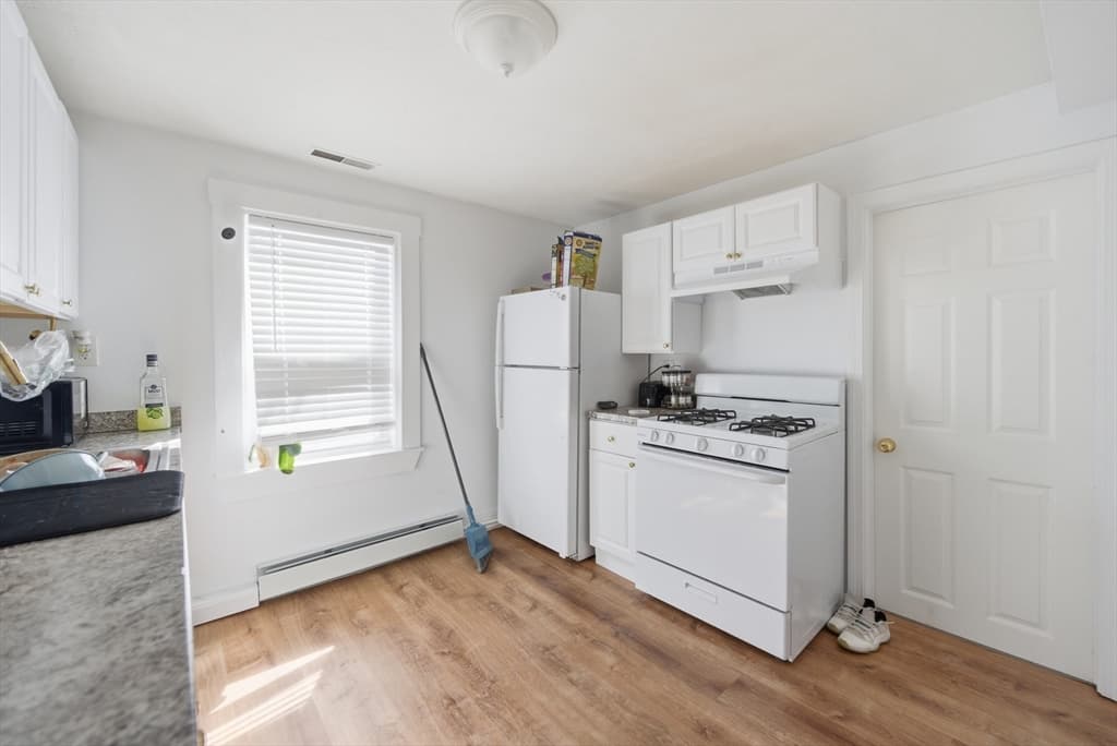 5-9 Family at 8 Cherry St, Lowell MA 01852, Lowell, photo 16 of 32