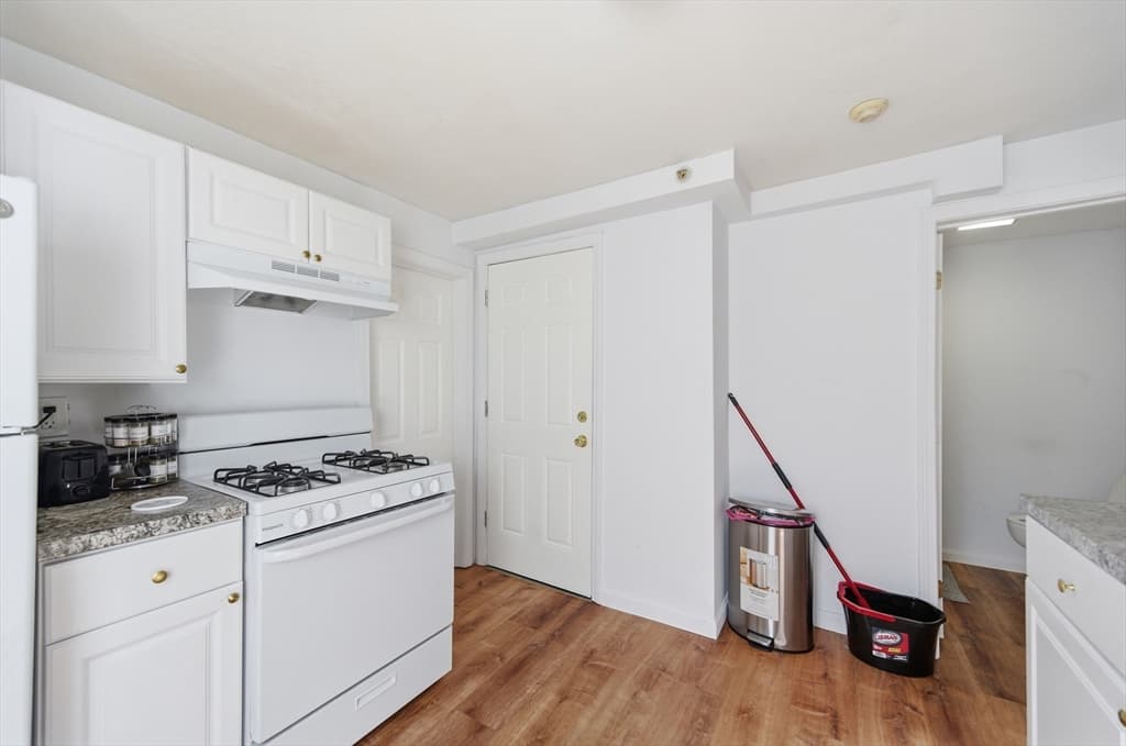 5-9 Family at 8 Cherry St, Lowell MA 01852, Lowell, photo 18 of 32