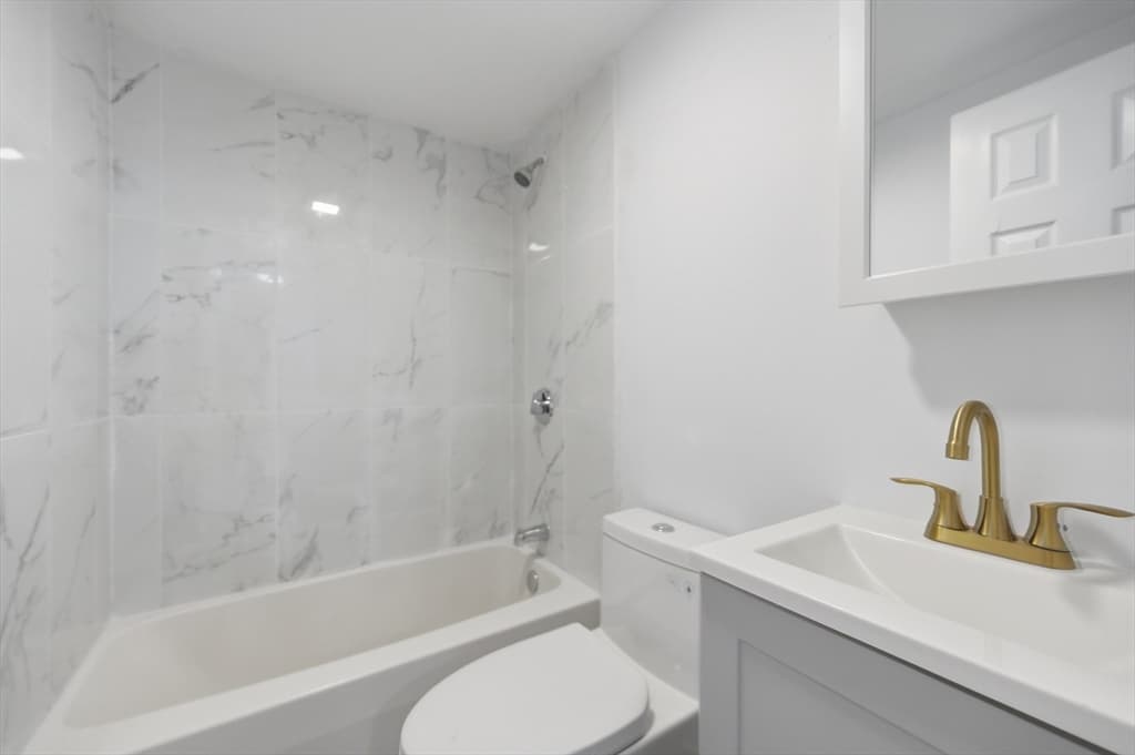 5-9 Family at 8 Cherry St, Lowell MA 01852, Lowell, photo 15 of 32