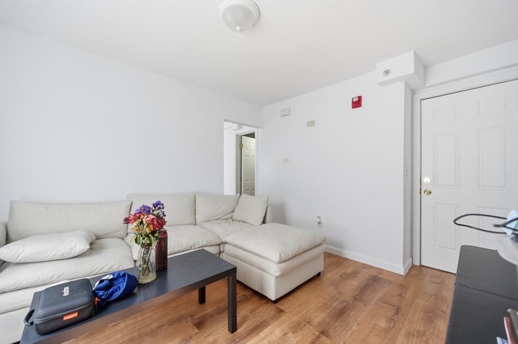 5-9 Family at 8 Cherry St, Lowell MA 01852, Lowell, photo 19 of 32