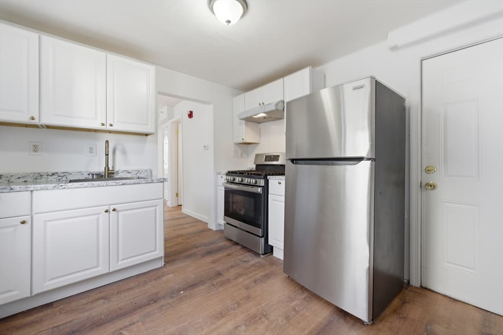 5-9 Family at 8 Cherry St, Lowell MA 01852, Lowell, photo 4 of 32