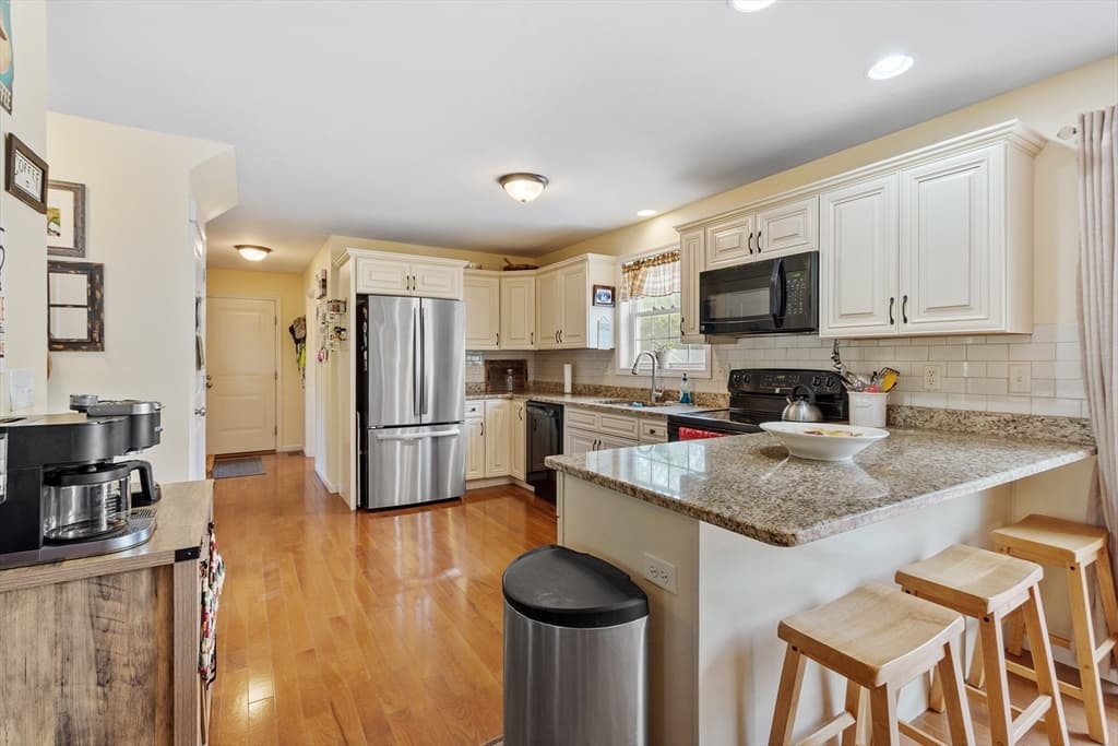Single Family Residence at 13 Ballard Ct, Leominster MA 01453, photo 2 of 38