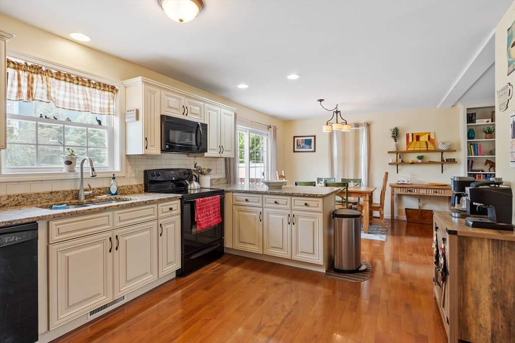 Single Family Residence at 13 Ballard Ct, Leominster MA 01453, photo 26 of 38