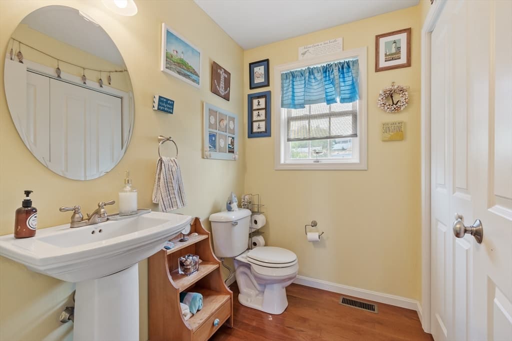 Single Family Residence at 13 Ballard Ct, Leominster MA 01453, photo 11 of 38