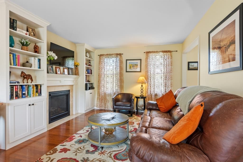 Single Family Residence at 13 Ballard Ct, Leominster MA 01453, photo 4 of 38