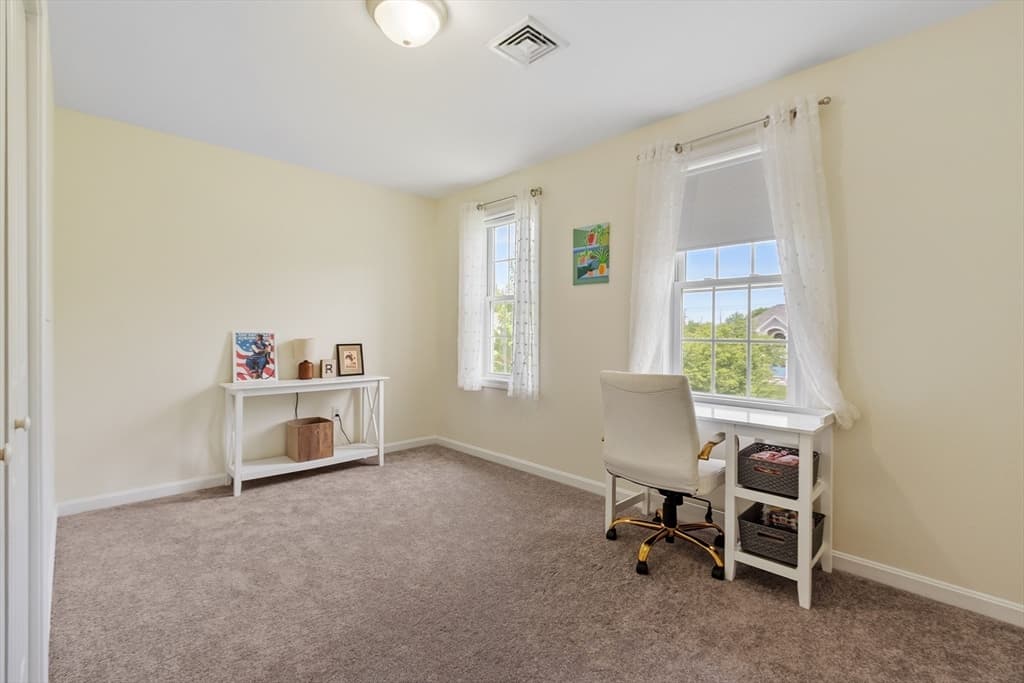 Single Family Residence at 13 Ballard Ct, Leominster MA 01453, photo 8 of 38