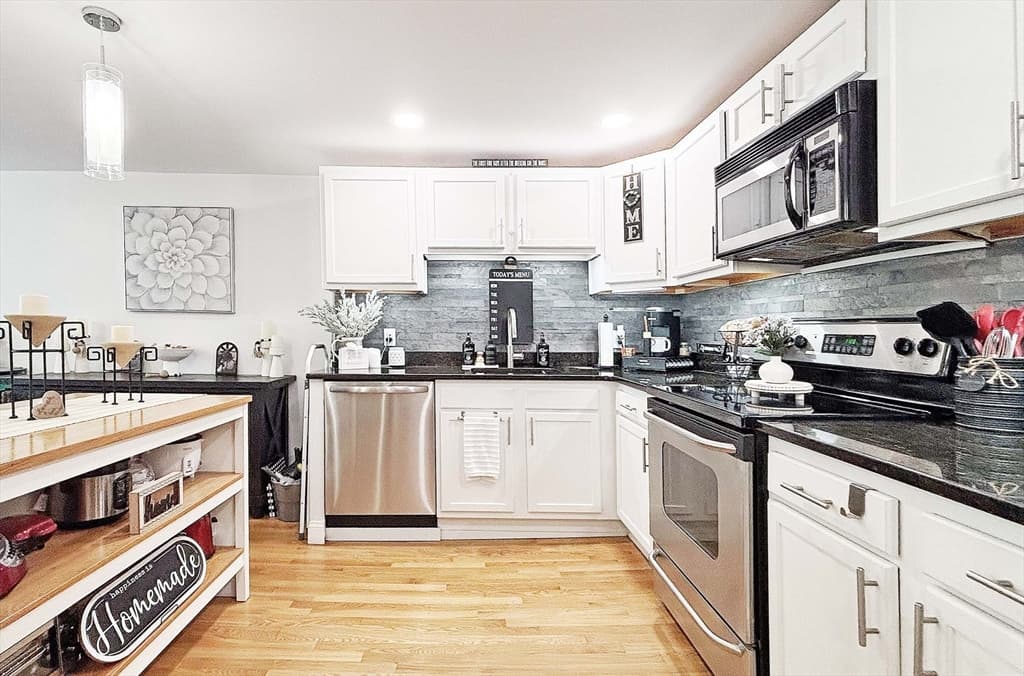 Condominium at 44 Lafayette Ave # 503, Chelsea MA 02150, Chelsea, photo 2 of 11