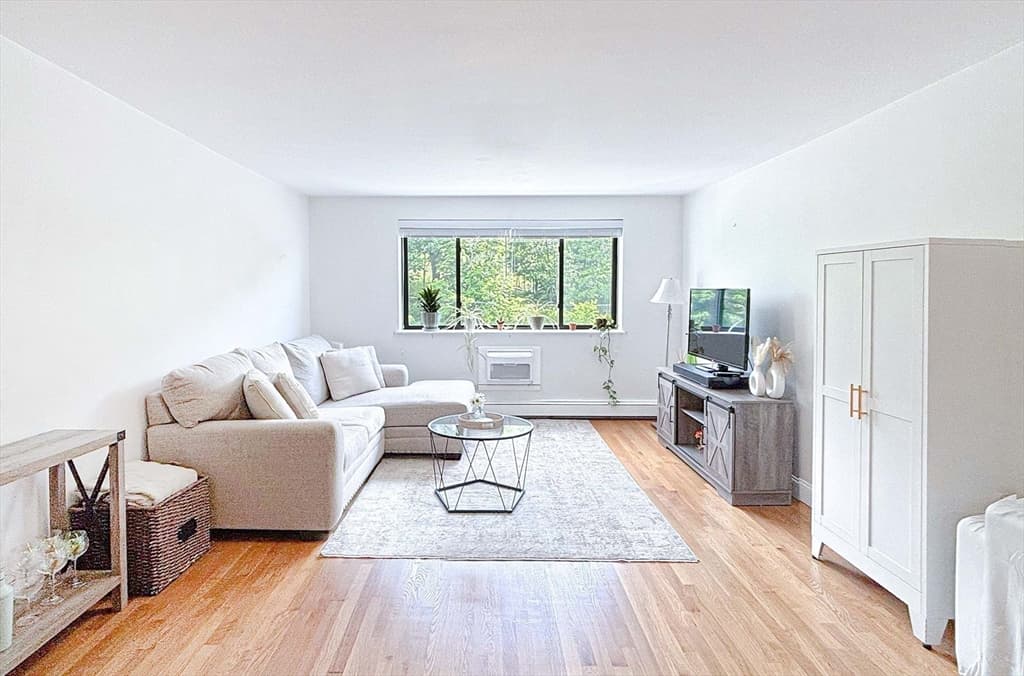 Condominium at 44 Lafayette Ave # 503, Chelsea MA 02150, Chelsea, photo 3 of 11