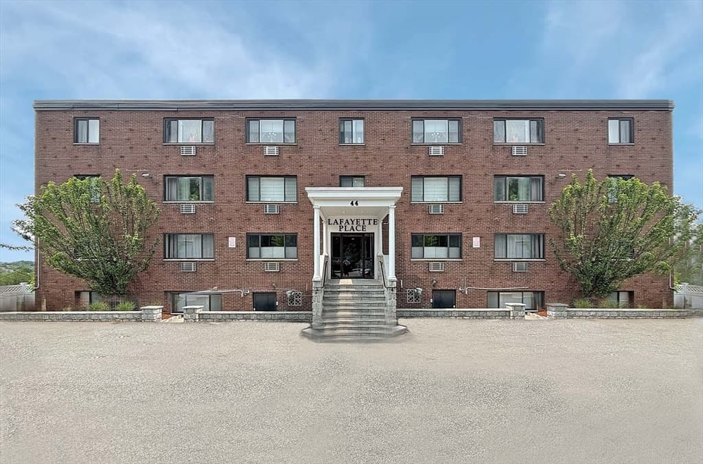 Condominium at 44 Lafayette Ave # 503, Chelsea MA 02150, Chelsea, photo 10 of 11
