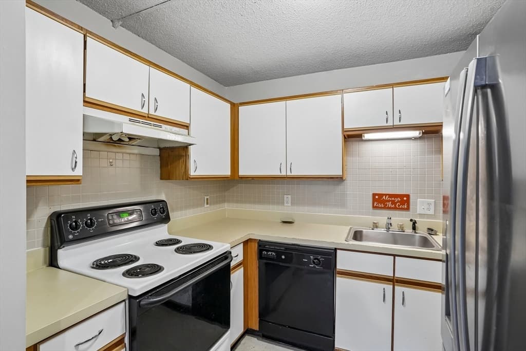 Condominium at 10 Rutledge St # 2H, Worcester MA 01604, photo 2 of 11