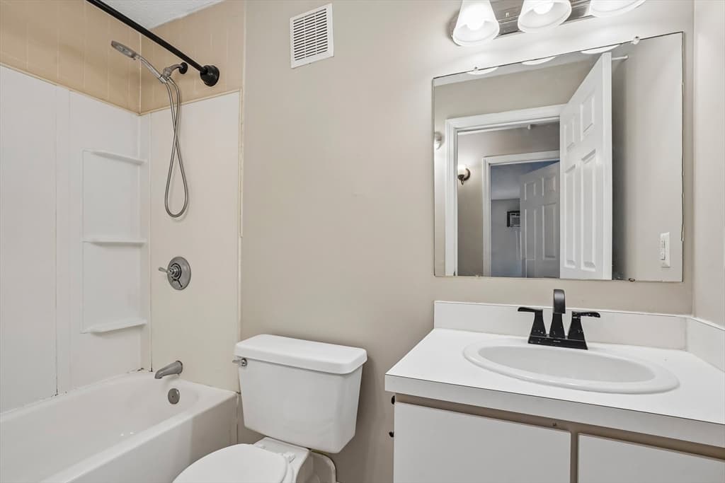Condominium at 10 Rutledge St # 2H, Worcester MA 01604, photo 6 of 11