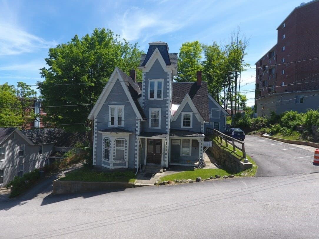 3 Pearl St, Plymouth NH 03264