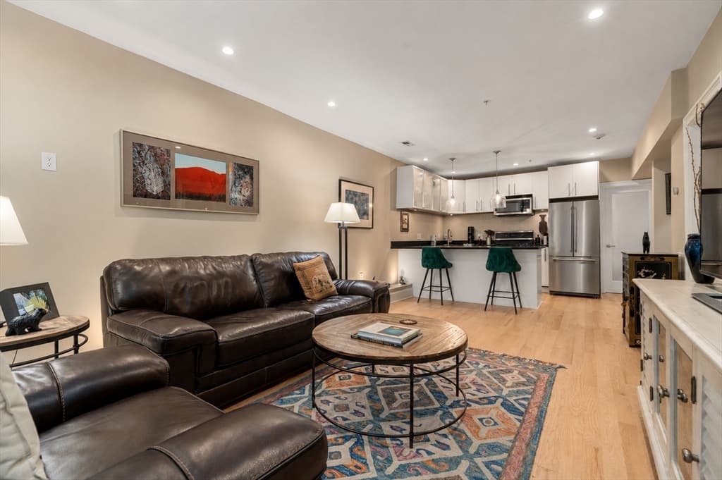 Condominium at 290 Columbus Ave # 1, Boston MA 02116, photo 7 of 18