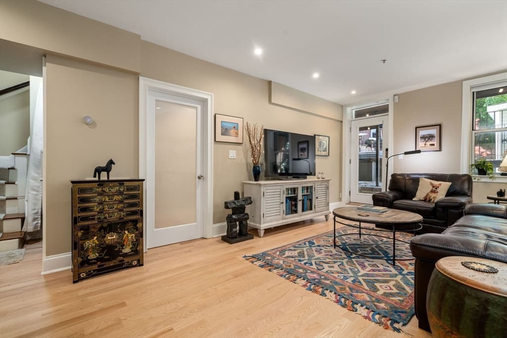 Condominium at 290 Columbus Ave # 1, Boston MA 02116, photo 9 of 18