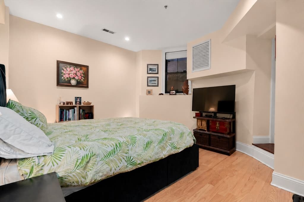 Condominium at 290 Columbus Ave # 1, Boston MA 02116, photo 14 of 18