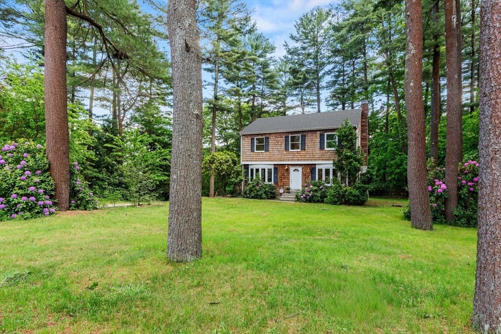 7 Sharon Ave, Norfolk MA 02056