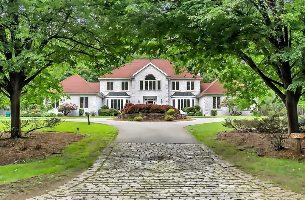 784 Strawberry Hill Rd, Concord MA 01742